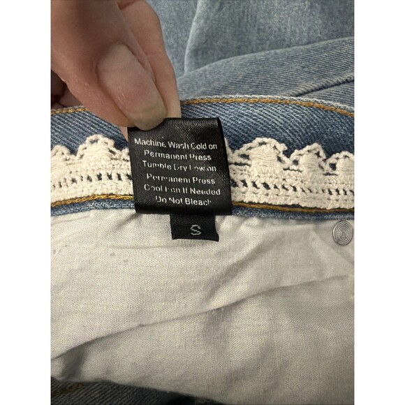 POL Floral Embroidered Crop Distressed 100% Cotton Jeans Bohemian Raw Hem Sz S - Picture 7 of 9